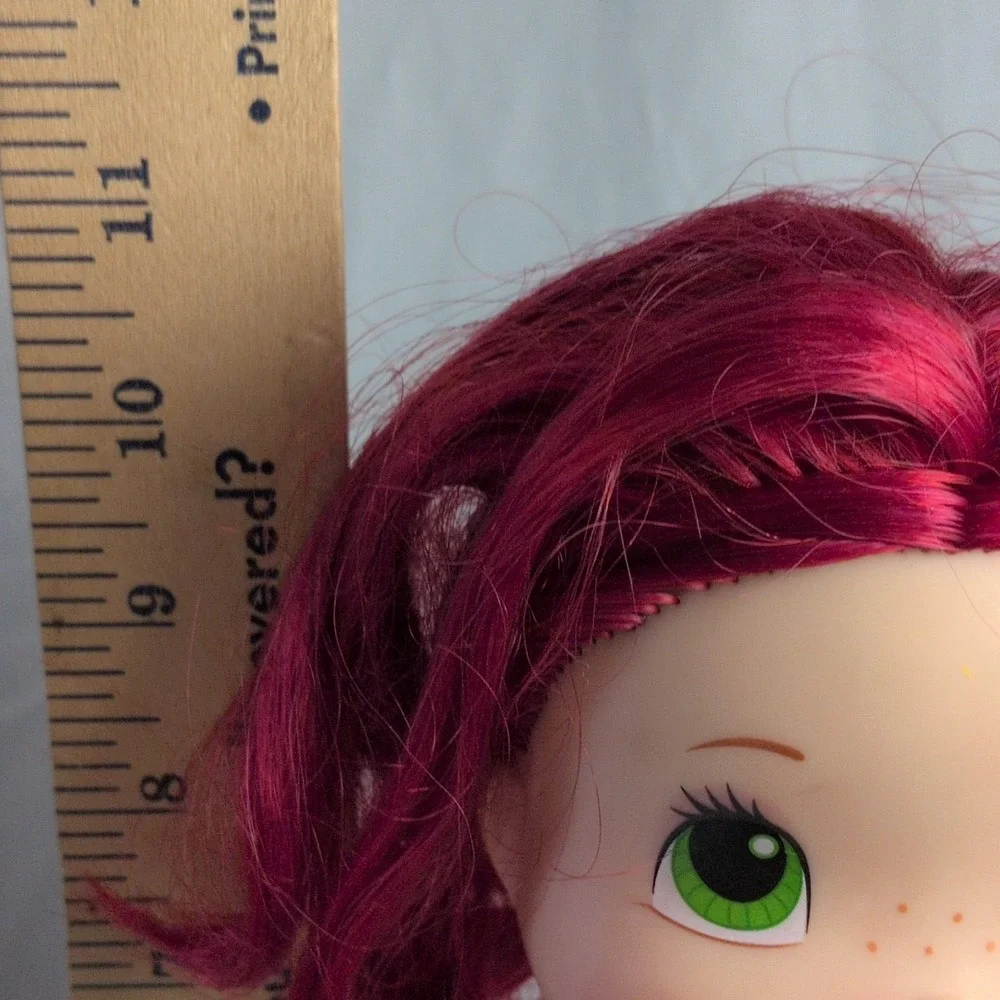 Hasbro Strawberry Shortcake 11 in Play Doll Red Wavy Hair Green Eyes Freckles‎
